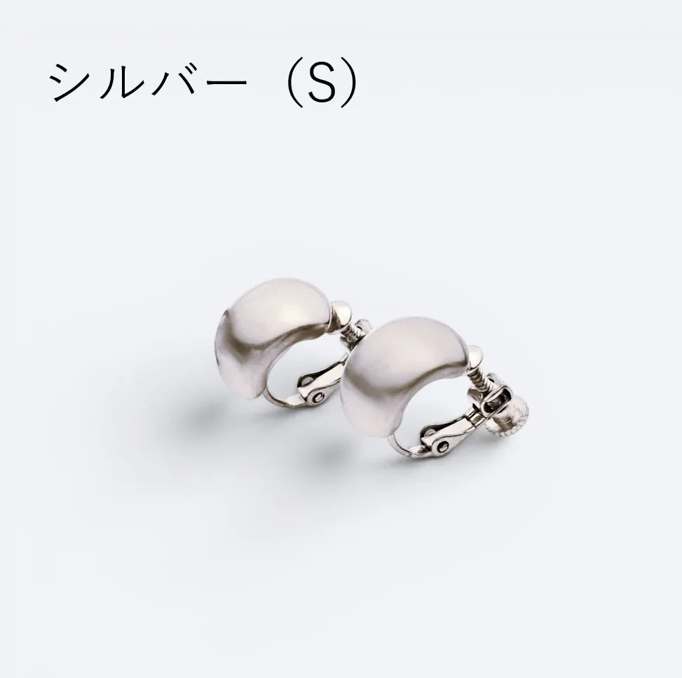 マットカラーカーヴィースクエアイヤリング