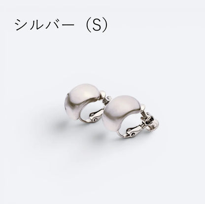 マットカラーカーヴィースクエアイヤリング