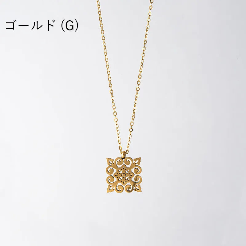 アラベスクモチーフネックレス