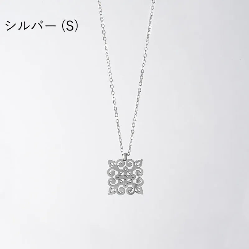 アラベスクモチーフネックレス