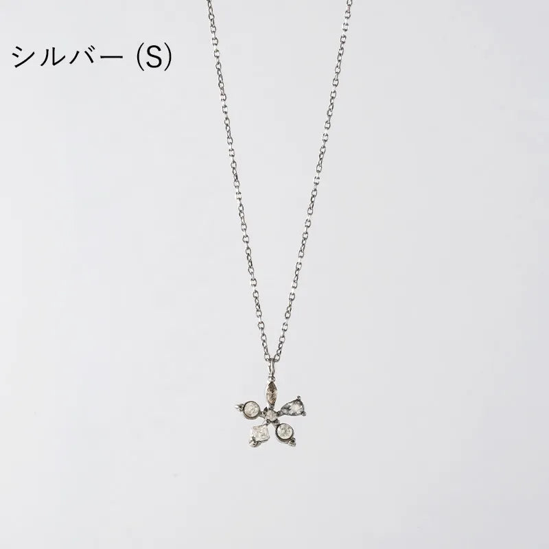 フラワーモチーフビジューネックレス