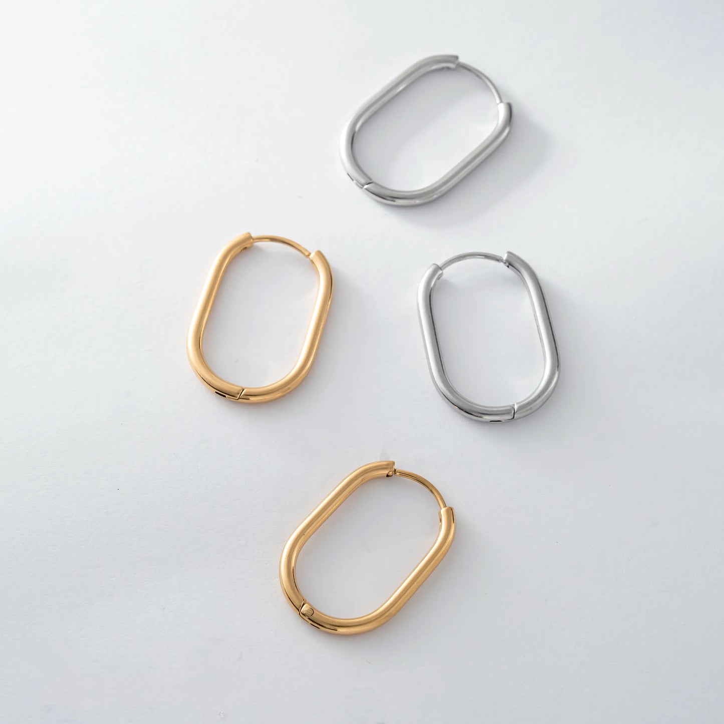 オーバルフープピアス