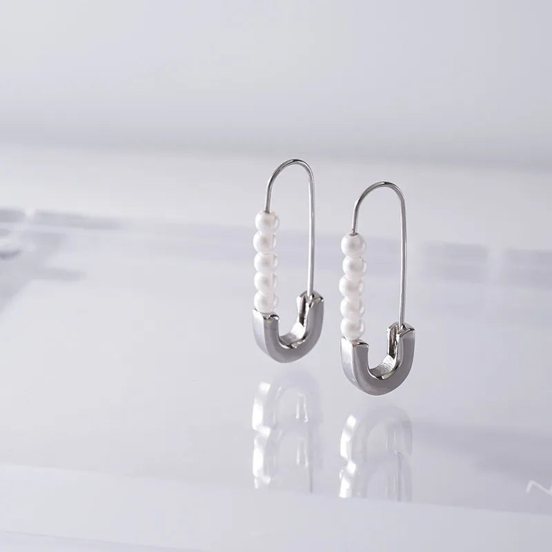 パール×Safety Pinモチーフピアス