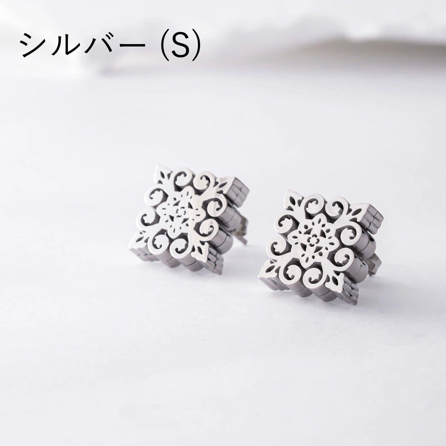 アラベスクモチーフピアス