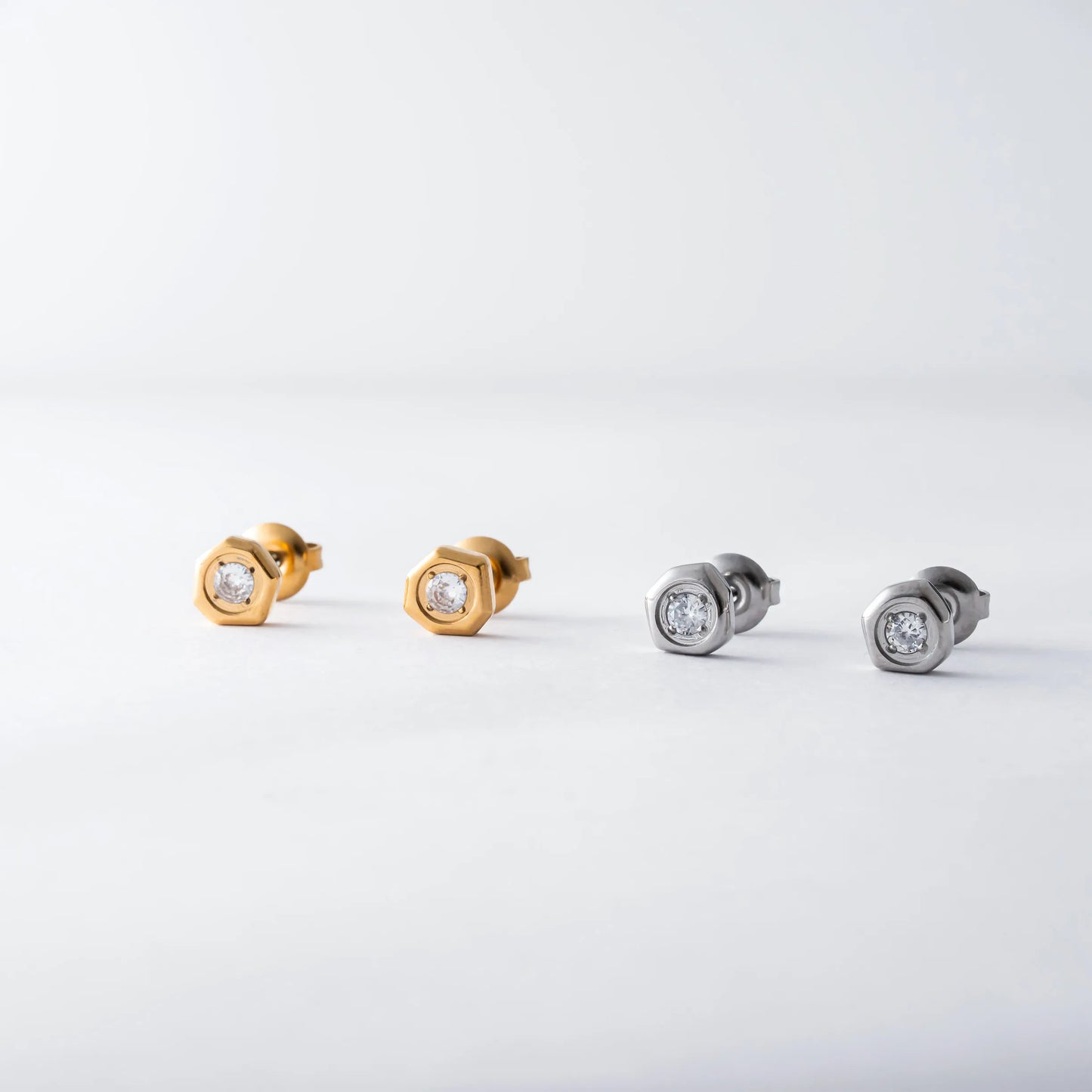 ヘプタゴンビジューピアス