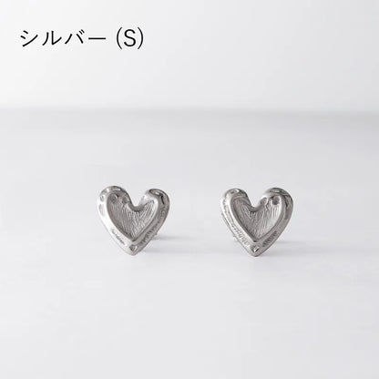 マットカラーハートピアス