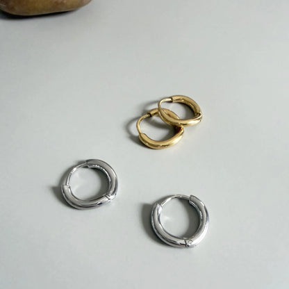 ニュアンスカーブフープピアス